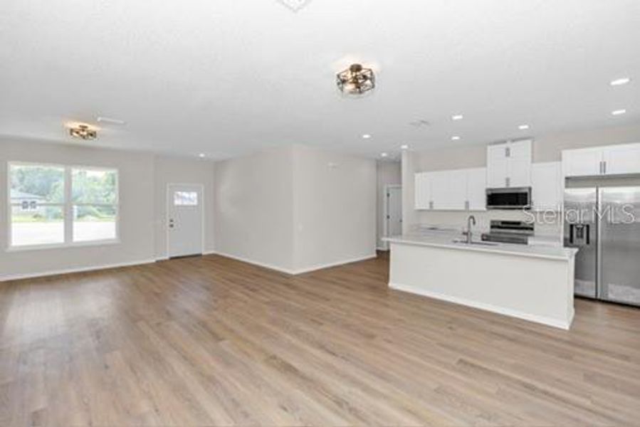 Spacious, unfurnished interior of a new home in , Deltona (Image 11).