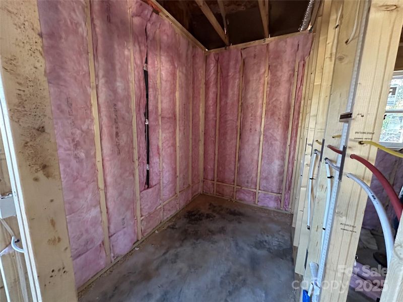 Master HUGE Walk-in CLOSET Master HUGE Walk-in CLOSET