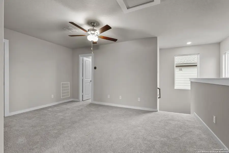 Spacious, unfurnished interior of a new home in Garden Grove, San Antonio (Image 16).