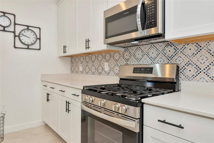 Furnished interior view inside a new home in Lorraine Lakes at Lakewood Ranch, Lakewood Ranch (Image 26).
