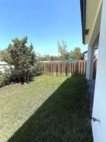 Exterior details and patio area of a home in , Dania Beach (Image 31).