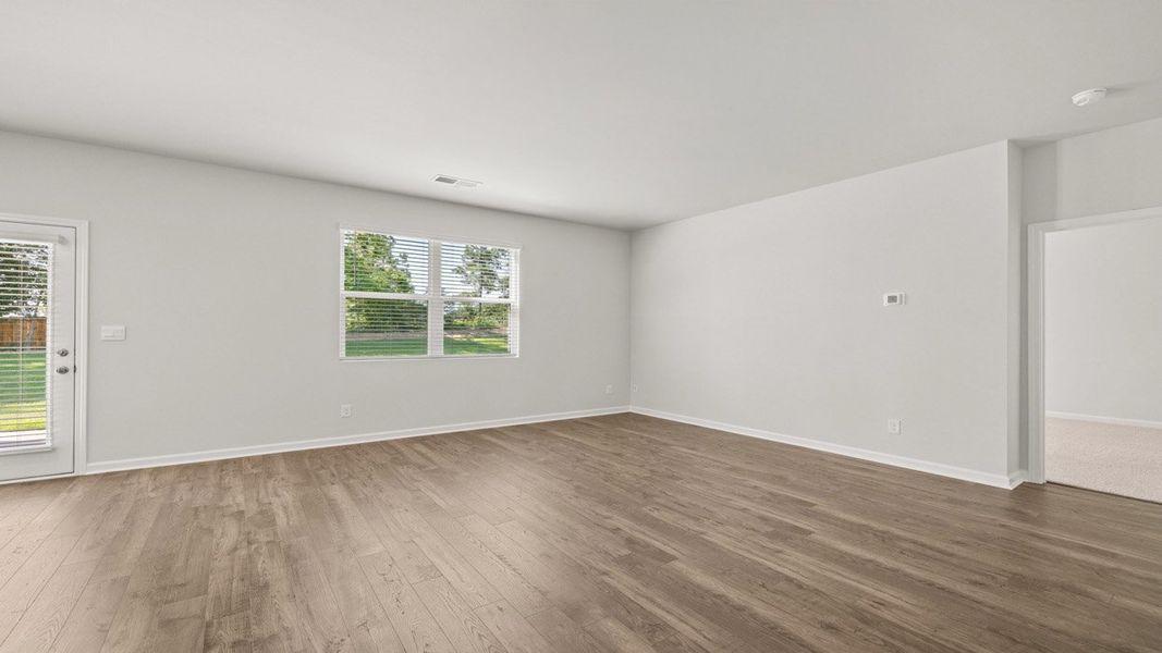 Spacious, unfurnished interior of a new home in Estates at Deer Hollow, Grovetown (Image 27).