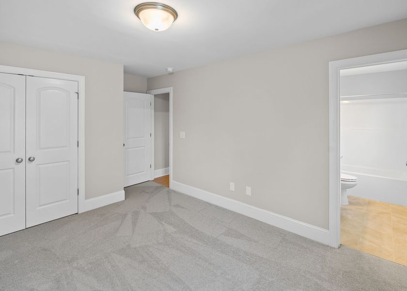 Spacious, unfurnished interior of a new home in Carolina Creek, Hampstead (Image 40).