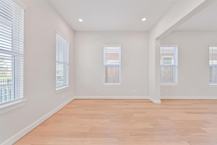 Spacious, unfurnished interior of a new home in Pearland Old Townsite, Pearland (Image 32).