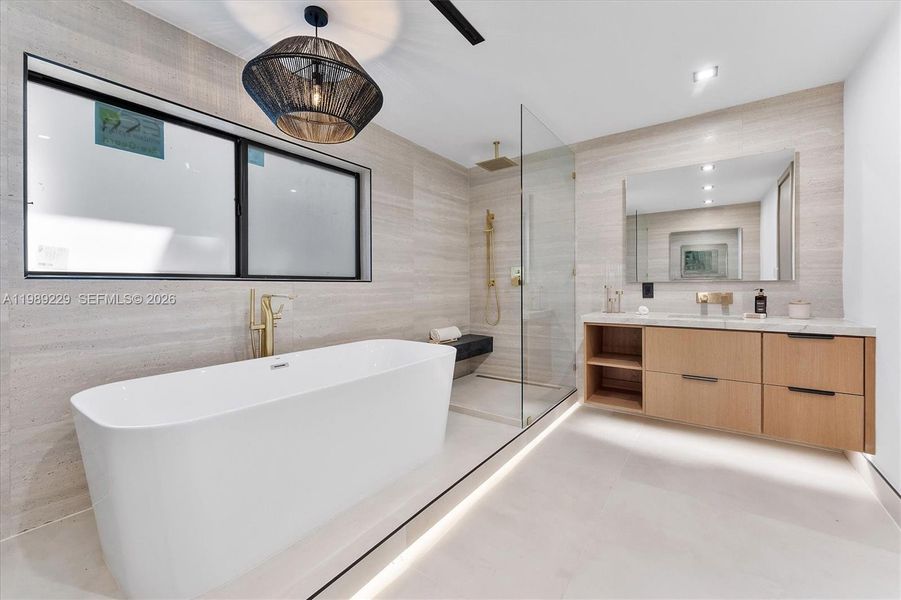 Furnished interior view inside a new home in , Hollywood (Image 47).