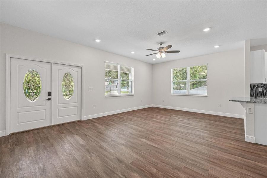 Spacious, unfurnished interior of a new home in , Tampa (Image 20).
