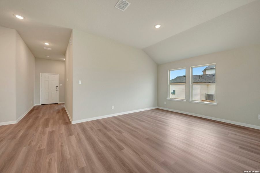 Spacious, unfurnished interior of a new home in Hickory Ridge Estates, Elmendorf (Image 40).
