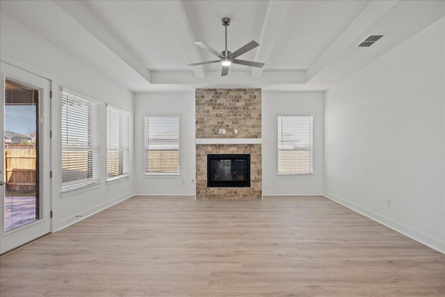 Spacious, unfurnished interior of a new home in Village at Three Oaks, Seguin (Image 21).