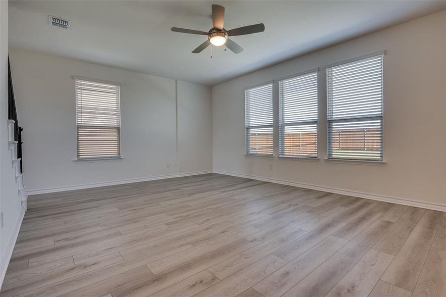 Spacious, unfurnished interior of a new home in Cottonwood Creek, Seagoville (Image 17).