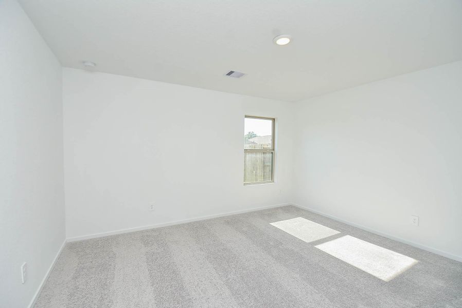 Spacious, unfurnished interior of a new home in Ladera Trails, Conroe (Image 19).