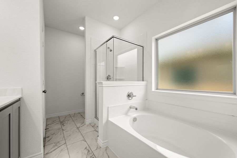 Furnished interior view inside a new home in Baker Farms, Cleburne (Image 14).