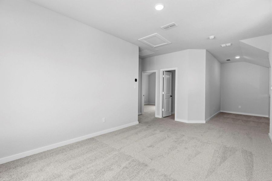 Spacious, unfurnished interior of a new home in Meridiana 40', 65', Iowa Colony (Image 12).