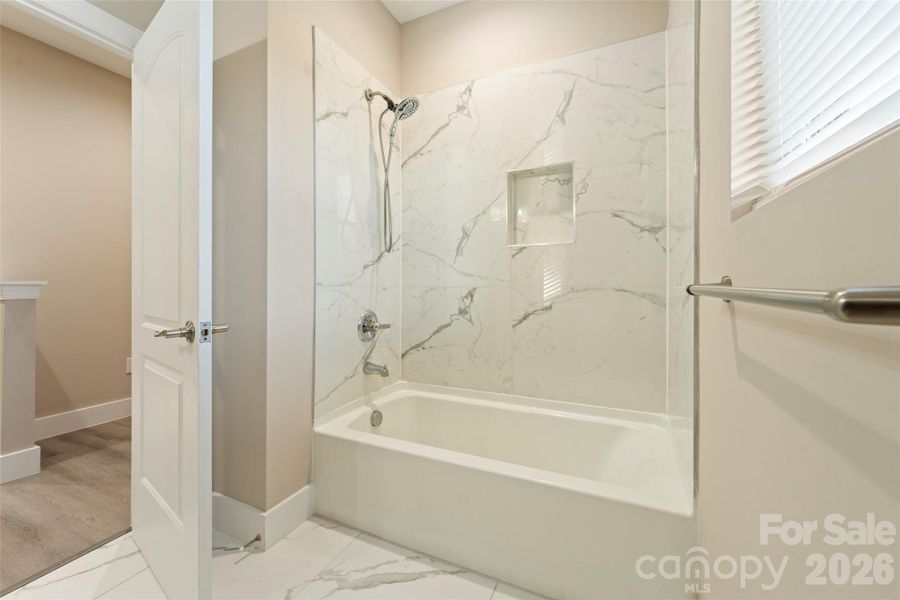 Full Bathroom Full Bathroom