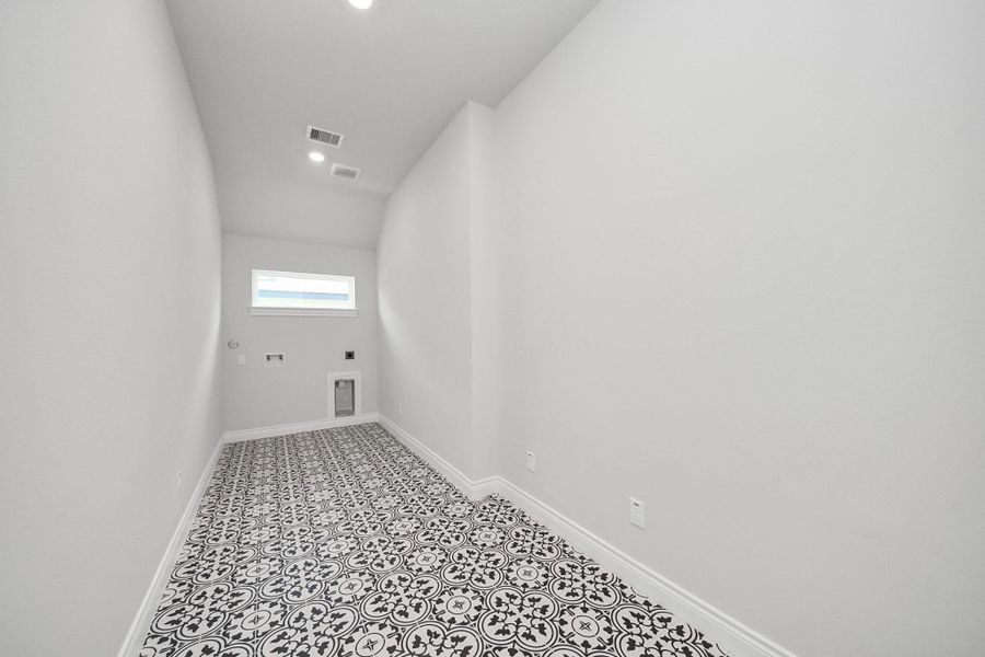 Spacious, unfurnished interior of a new home in Lexington Heights, Willis (Image 30).