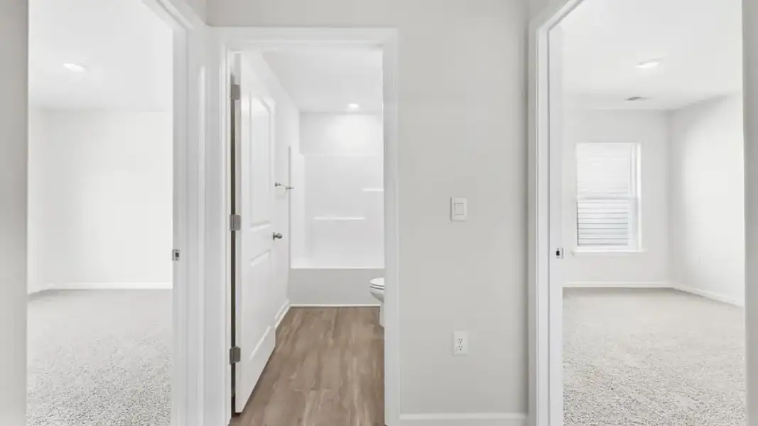 Spacious, unfurnished interior of a new home in Reedy Fork Place, Seneca (Image 18).