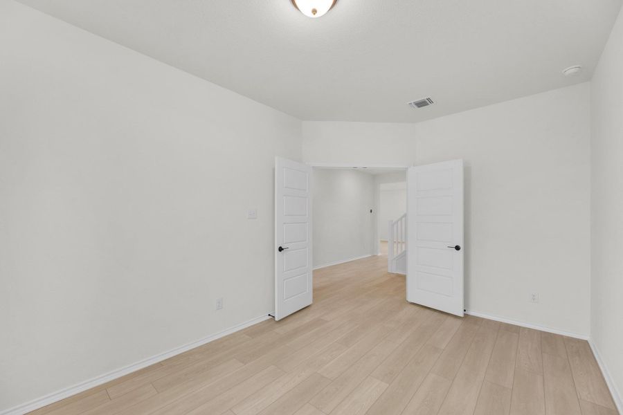 Spacious, unfurnished interior of a new home in Overlook Ranch, Georgetown (Image 28).