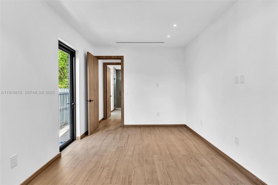 Spacious, unfurnished interior of a new home in , Miami (Image 28).