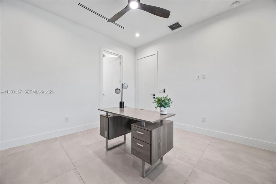 Furnished interior view inside a new home in , Fort Lauderdale (Image 61).