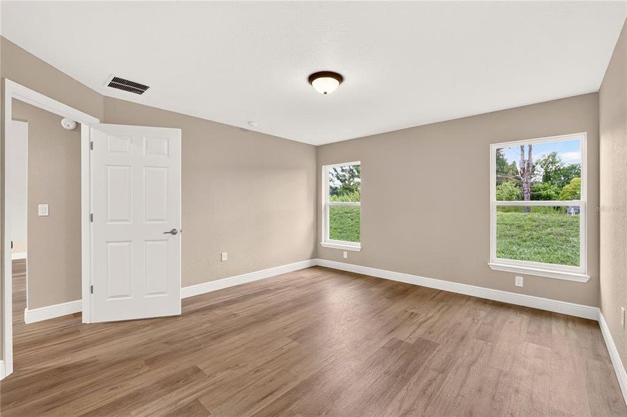 Spacious, unfurnished interior of a new home in , Dunnellon (Image 39).