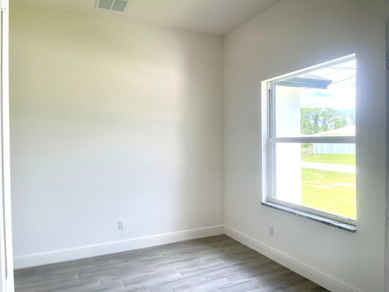 Spacious, unfurnished interior of a new home in , Palm Bay (Image 10).