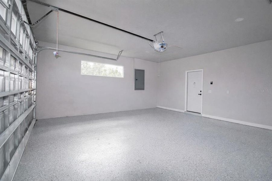 Spacious, unfurnished interior of a new home in , Sebring (Image 17).