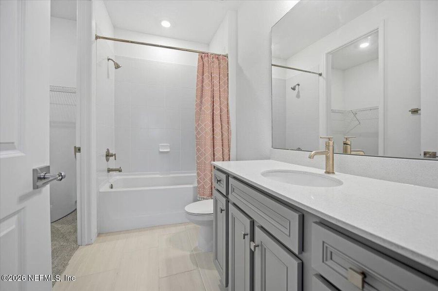 Furnished interior view inside a new home in , Middleburg (Image 6).