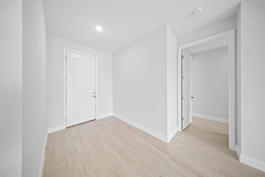 Spacious, unfurnished interior of a new home in , Port St. Lucie (Image 24).