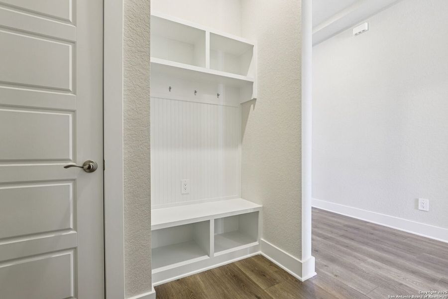 Spacious, unfurnished interior of a new home in Carmel Ranch, Schertz (Image 17).