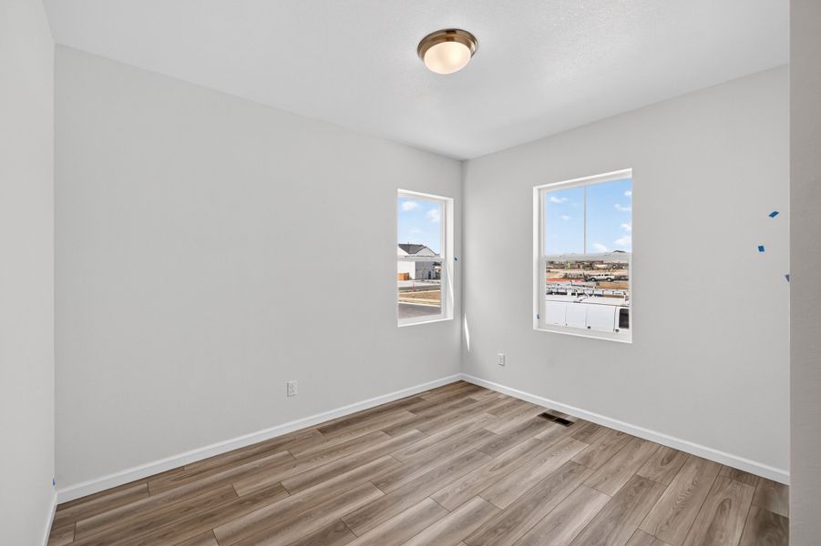 Spacious, unfurnished interior of a new home in Sky Ranch, Aurora (Image 9).