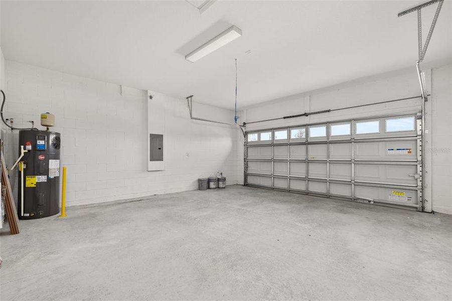 Spacious, unfurnished interior of a new home in Reserve at Hammock Oaks, Lady Lake (Image 24).