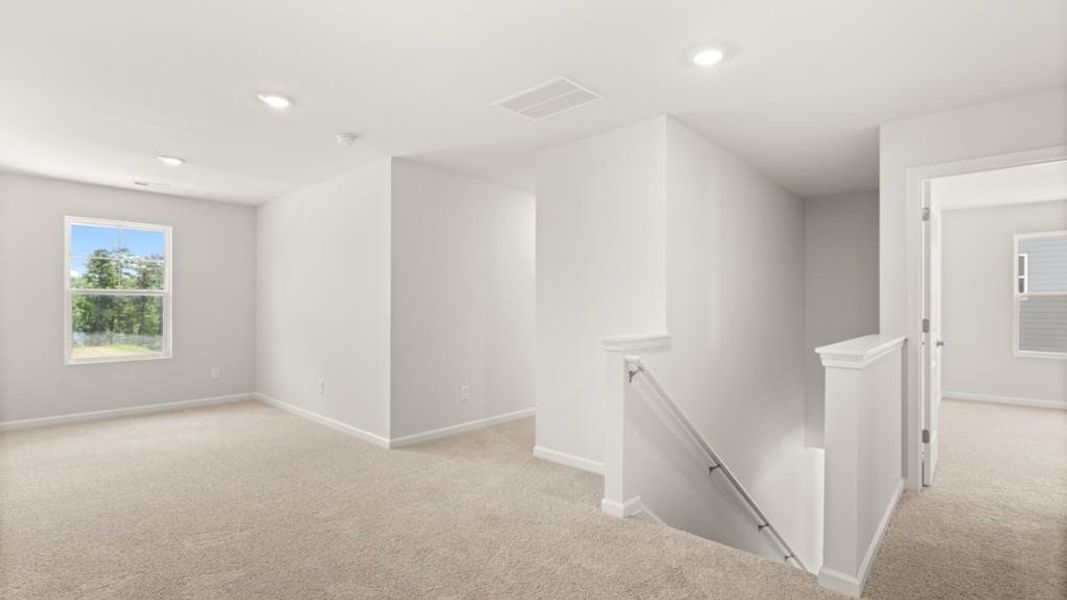 Spacious, unfurnished interior of a new home in Fairway 17 at Mirror Lake, Villa Rica (Image 18).