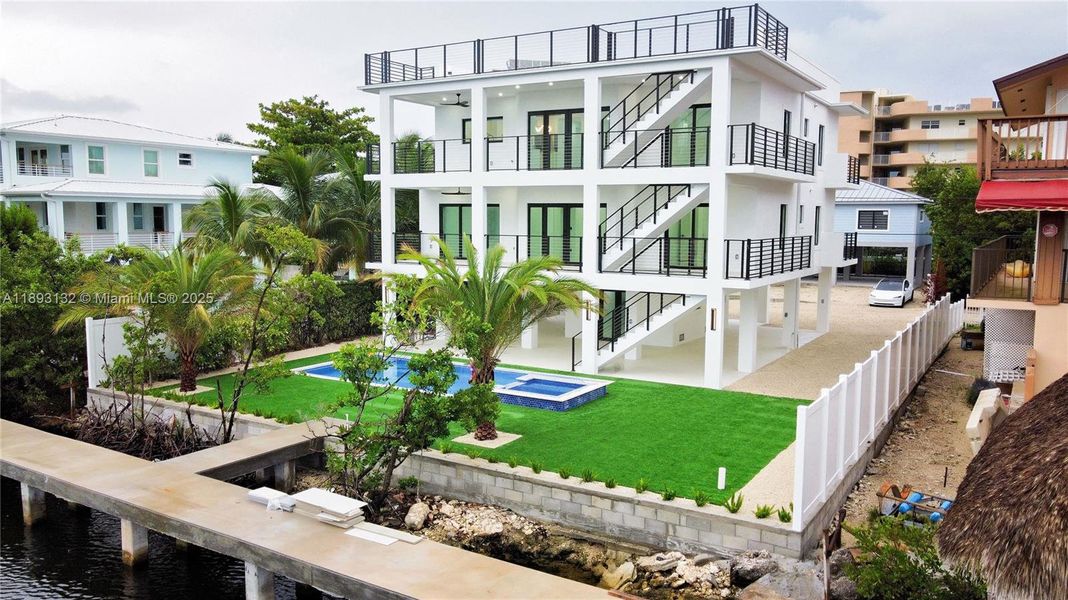 Exterior details and patio area of a home in , Tavernier (Image 29).