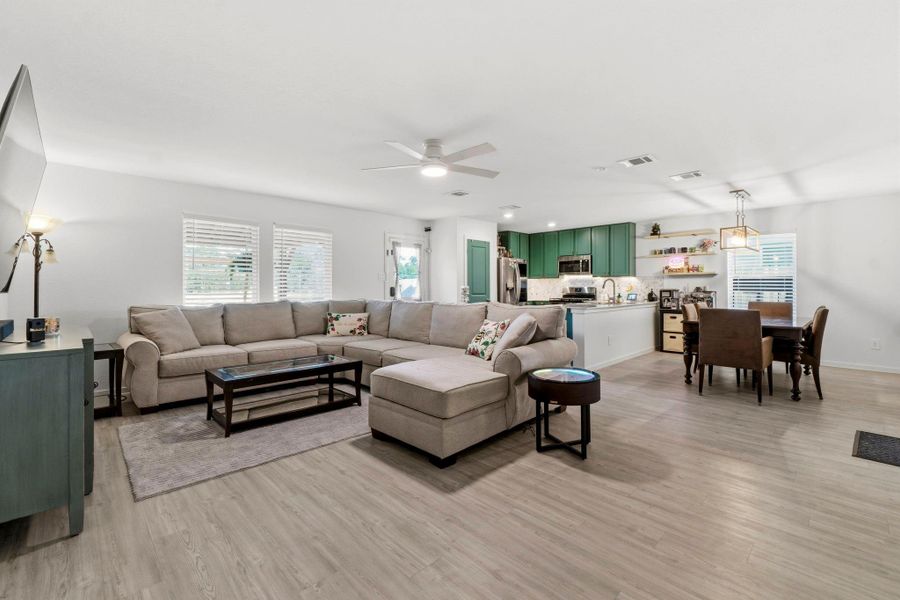 Furnished interior view inside a new home in Meadow Park, Conroe (Image 7). Furnished interior view inside a new home in Meadow Park, Conroe (Image 7).