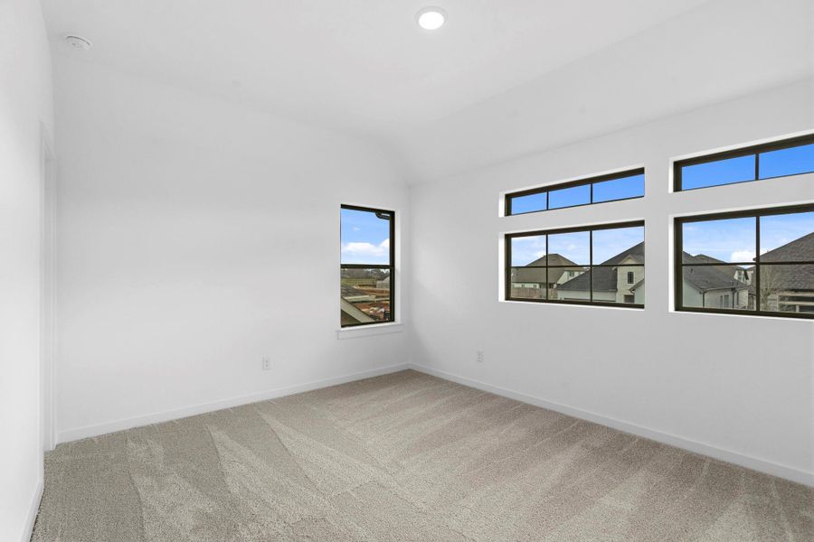 Spacious, unfurnished interior of a new home in Sienna 45', 50', Missouri City (Image 25).