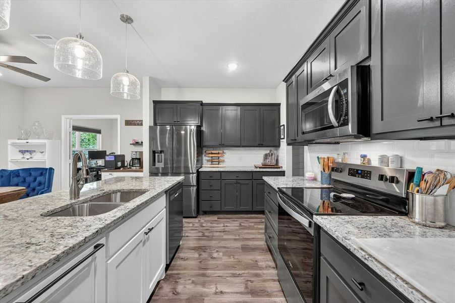 Furnished interior view inside a new home in , Cleburne (Image 9).