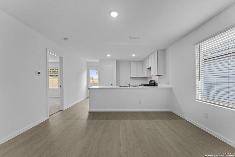 Spacious, unfurnished interior of a new home in Torian Village: Belmar Collection, San Antonio (Image 10).