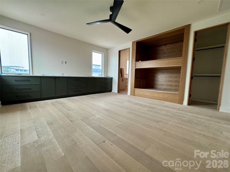 Bedroom 2 w/ custom built in bunkbeds. Jack and Jill Bathroom