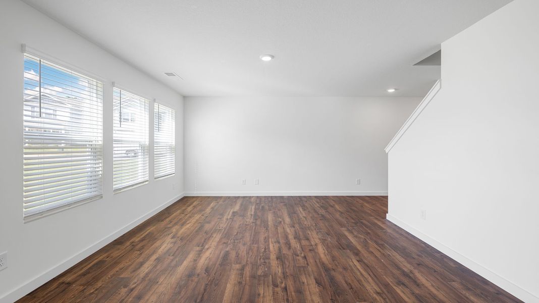 Spacious, unfurnished interior of a new home in Evergreen Landing, Rossville (Image 12).