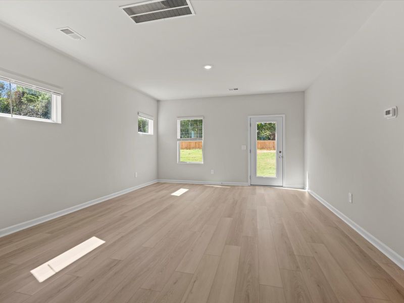 Spacious, unfurnished interior of a new home in Village at White Pine, Pendleton (Image 10).