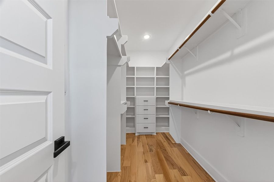 Spacious, unfurnished interior of a new home in , Houston (Image 25).