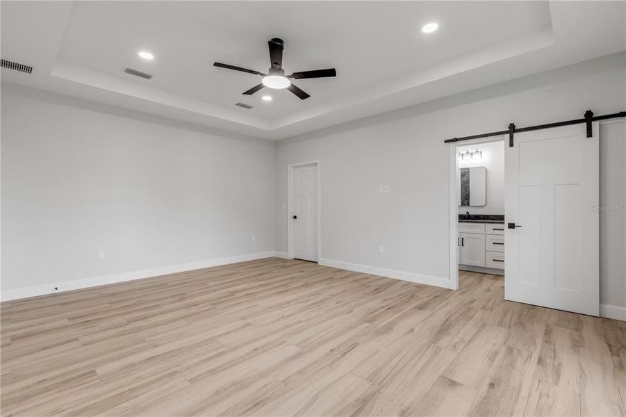 Spacious, unfurnished interior of a new home in , Oak Hill (Image 35).