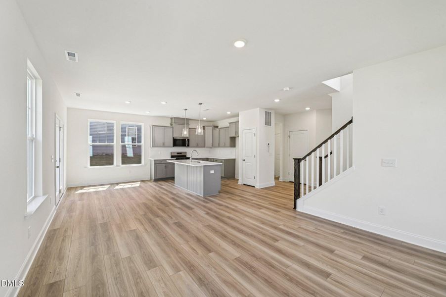 7-web-or-mls-Hay Fld Dr-S2706-007