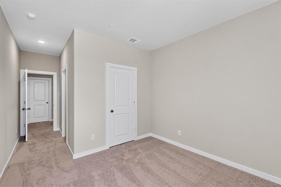 Spacious, unfurnished interior of a new home in Solterra Texas, Mesquite (Image 20).