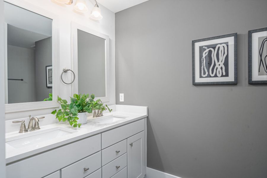 Representative furnished interior of a home built from the Woodward by Pulte Homes in Waterways, Richmond Hill (Image 28).