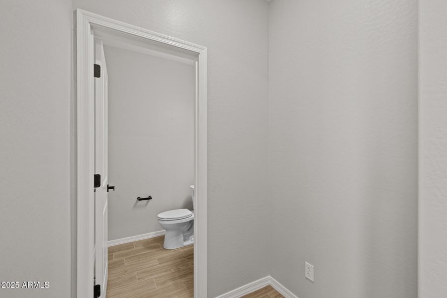 22)POWDER ROOM