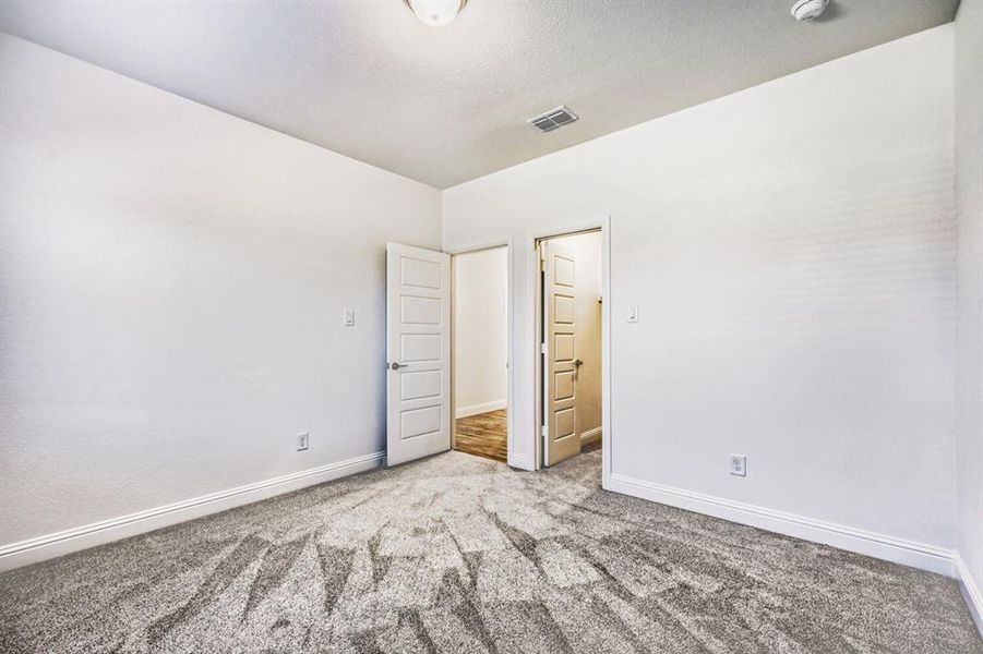 Spacious, unfurnished interior of a new home in Heartland, Heartland (Image 19).