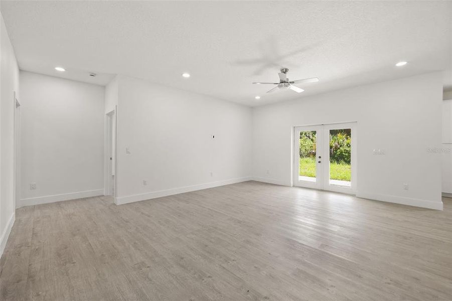Spacious, unfurnished interior of a new home in , Palm Bay (Image 28).