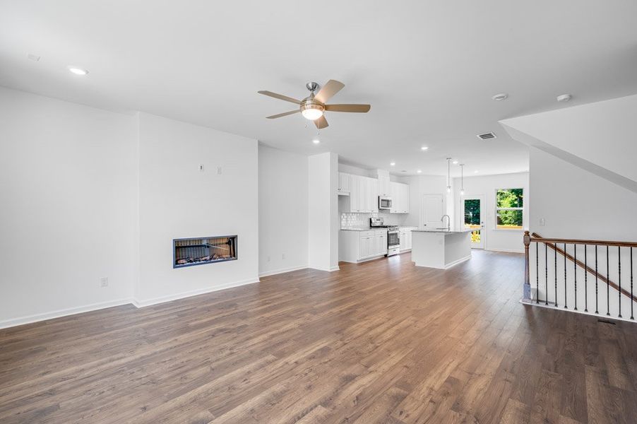 Spacious, unfurnished interior of a new home in Hampton Trace, Mableton (Image 12). Spacious, unfurnished interior of a new home in Hampton Trace, Mableton (Image 12).