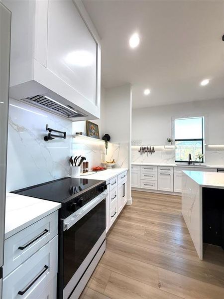 Furnished interior view inside a new home in , Port Charlotte (Image 34).