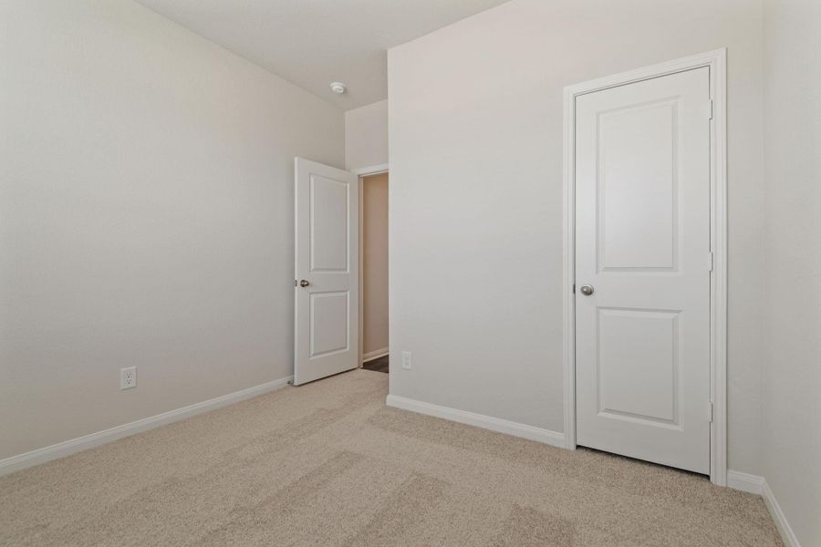 Spacious, unfurnished interior of a new home in Trails at Cochran Ranch, Waller (Image 15).